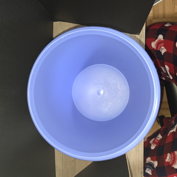 Tupperware 9 qt storage container with lid 255 and 1203 - Picture 7 of 9